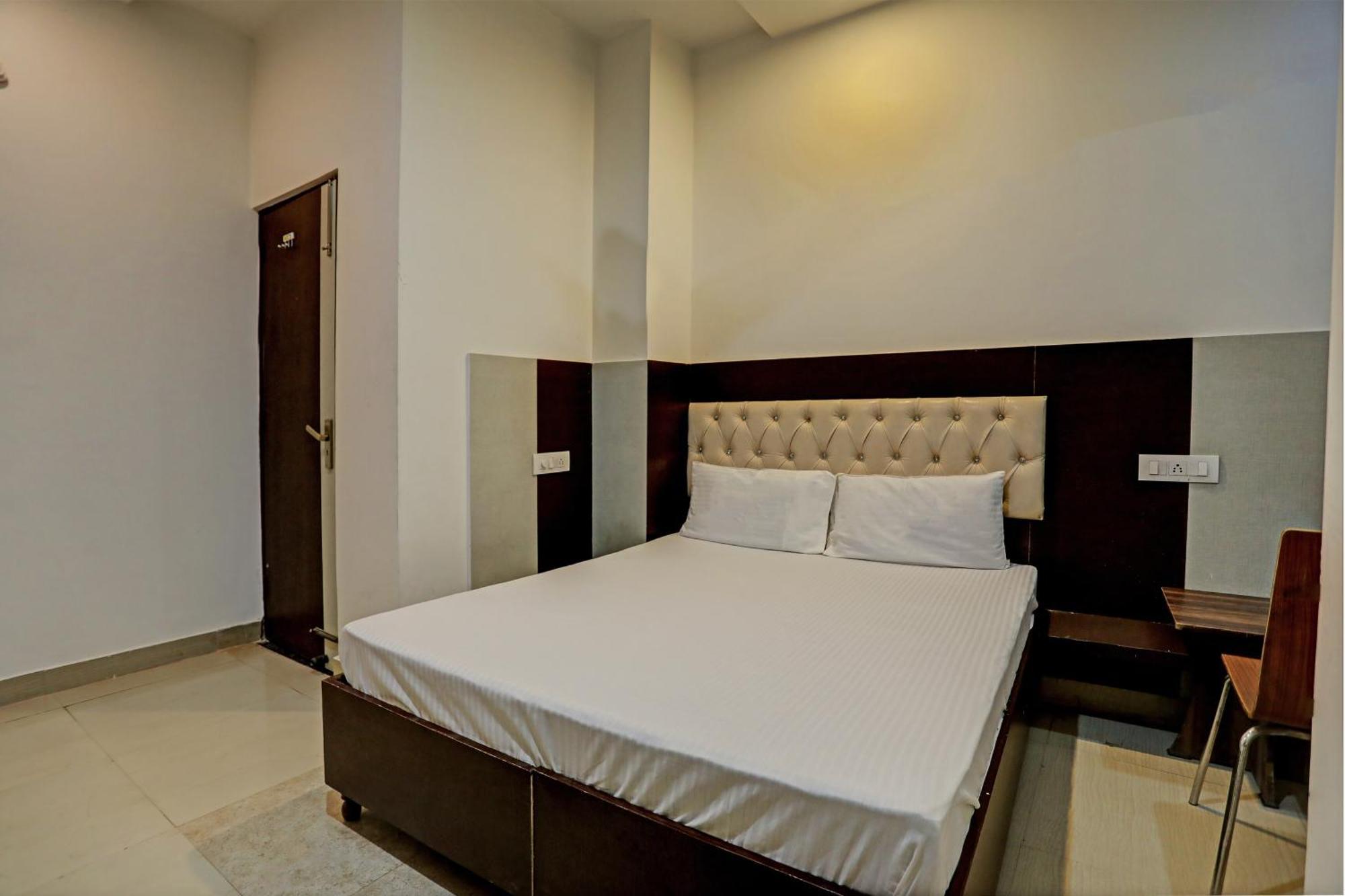Oyo Hotel The Red Hut Chandīgarh Exteriér fotografie
